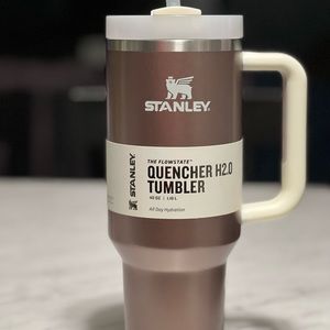 Brand New Rose Quartz Glow 40 oz Stanley